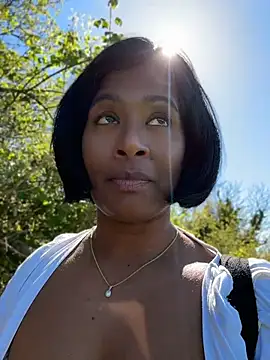 Snapshot of RoseMelanie chatting on April 2026 01:35:01 PM RoseMelanie online show from April 2026 01:35:01 PM