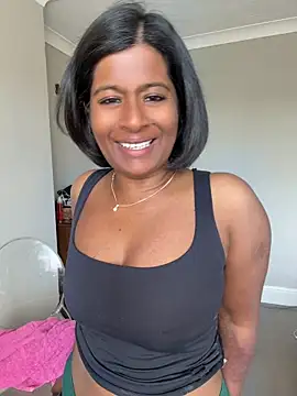 Snapshot of RoseMelanie chatting on May 2026 12:15:01 PM RoseMelanie online show from May 2026 12:15:01 PM