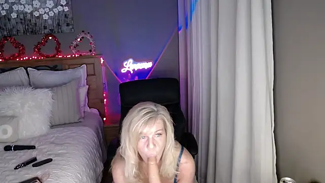 Snapshot of Lenaxox chatting on January 2025 01:08:01 AM Lenaxox online show from January 2025 01:08:01 AM