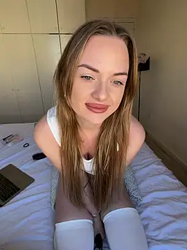 Snapshot of ElenaRebelle chatting on May 2026 07:14:02 AM ElenaRebelle online show from May 2026 07:14:02 AM