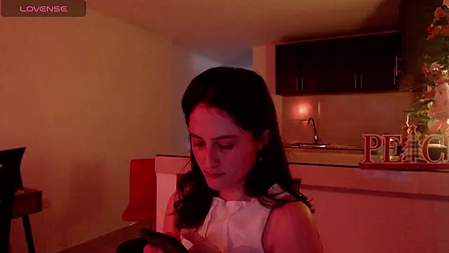 Snapshot of AlissonnFoxx chatting on December 2024 10:37:01 PM AlissonnFoxx online show from December 2024 10:37:01 PM