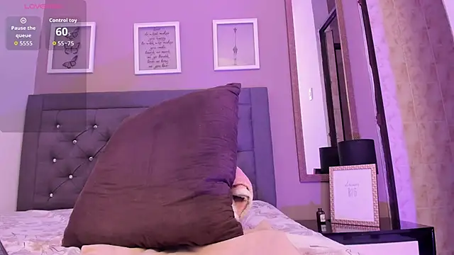 Snapshot of AlissonnFoxx chatting on December 2025 08:29:01 PM AlissonnFoxx online show from December 2025 08:29:01 PM