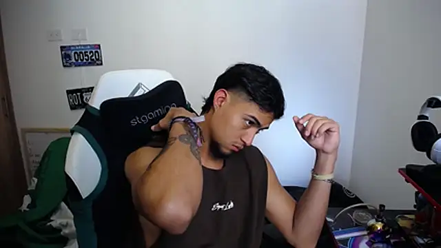 Snapshot of matias_bianco chatting on November 2025 04:18:01 PM matias bianco online show from November 2025 04:18:01 PM