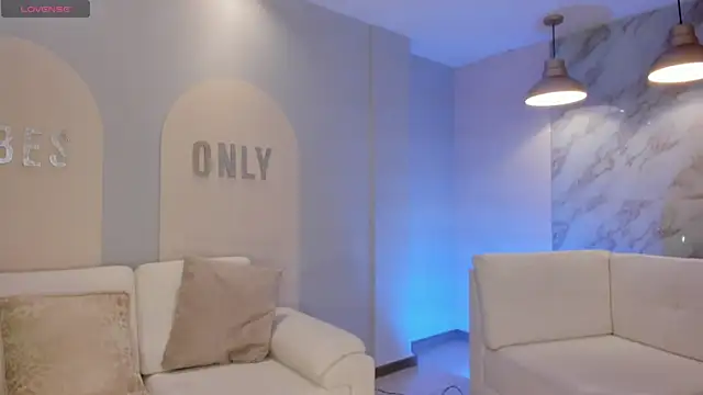 LizzHamilton   online show from November 2025 04:09:02 PM