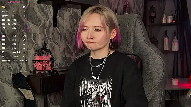Snapshot of ReiYosimoto chatting on April 2026 02:20:01 PM ReiYosimoto online show from April 2026 02:20:01 PM