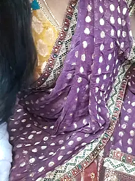 Snapshot of Tamil_Rathi chatting on September 2025 04:18:02 PM Tamil Rathi online show from September 2025 04:18:02 PM