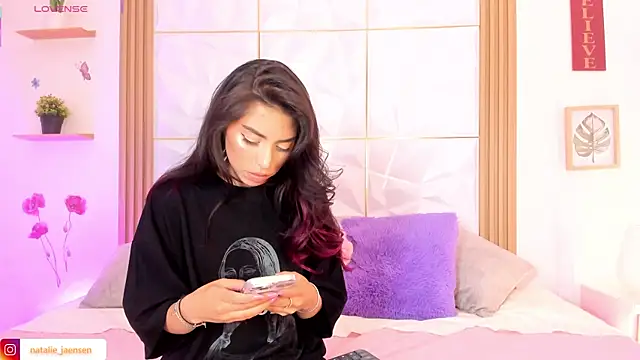 Snapshot of natalie_jaensen chatting on April 2026 11:17:01 PM natalie jaensen online show from April 2026 11:17:01 PM