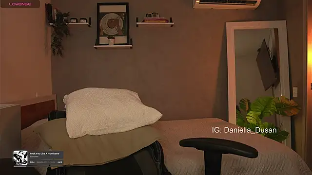 DaniDusan  online show from January 2025 06:37:01 AM