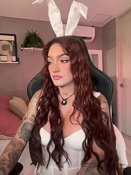 DaniDusan  online show from April 2026 09:01:01 PM