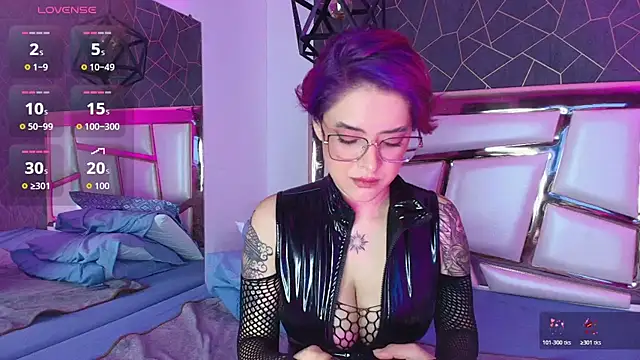 Annie Swan online show from November 2025 12:38:02 PM