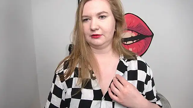 Snapshot of LaraDream chatting on November 2025 04:30:02 PM LaraDream online show from November 2025 04:30:02 PM