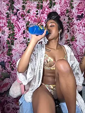 Snapshot of mismialove chatting on October 2025 07:21:01 AM mismialove online show from October 2025 07:21:01 AM