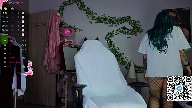 Snapshot of Silvia_Santorskii chatting on November 2025 08:47:02 AM Silvia Santorskii online show from November 2025 08:47:02 AM