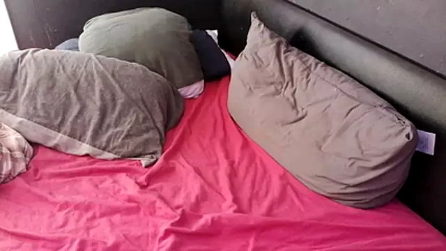 Snapshot of McPherson72 chatting on April 2026 11:32:01 AM McPherson72 online show from April 2026 11:32:01 AM