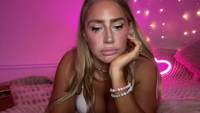 Snapshot of Fitnessbabe69 chatting on November 2025 12:17:01 PM Fitnessbabe69 online show from November 2025 12:17:01 PM