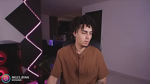 bigryann23 online show from November 2025 03:43:02 AM