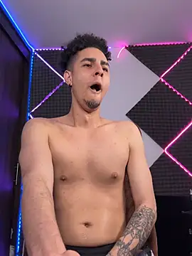 bigryann23 online show from February 2026 03:18:02 AM